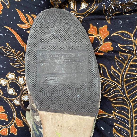 Fluevog Radio CBC Camo Oxfords Size 7.5 - Picture 9 of 10